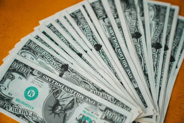 Comparer les assurances scooter en ligne : avantages et précautions